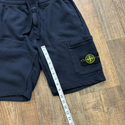 Stone island jogger shorts navy with badge (M)