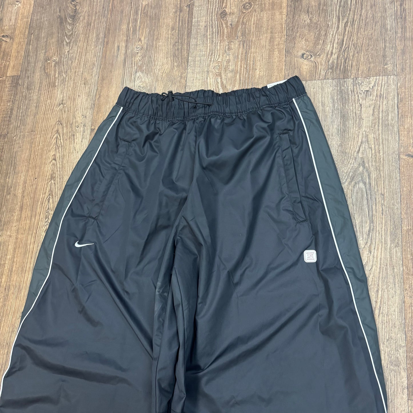 Women’s Nike air max shox track pants black